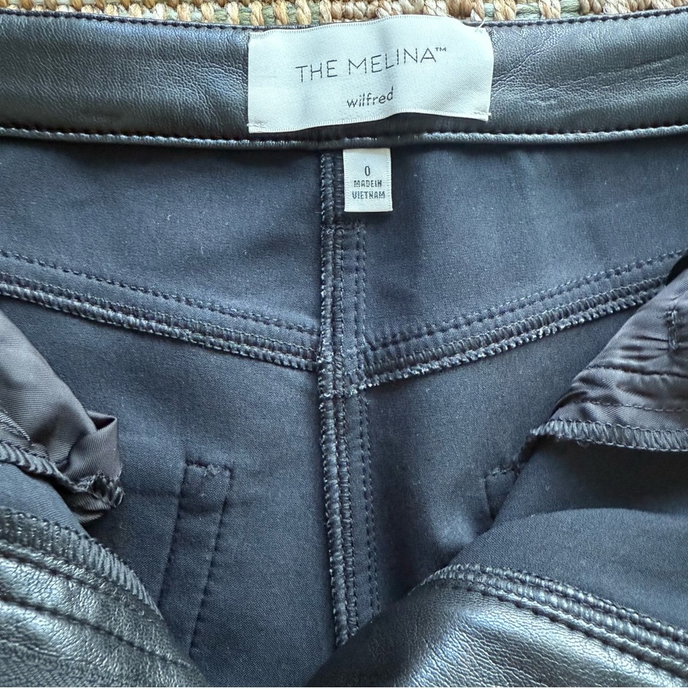 NWT Aritzia Wilfred The Melina Black Faux Leather Pants - Picture 4 of 4